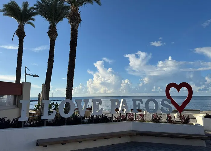 アパート Rock The Bay 1b, Paphos, パ フォス