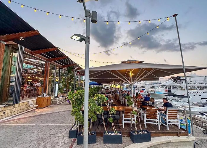 アパート Rock The Bay 1b, Paphos,