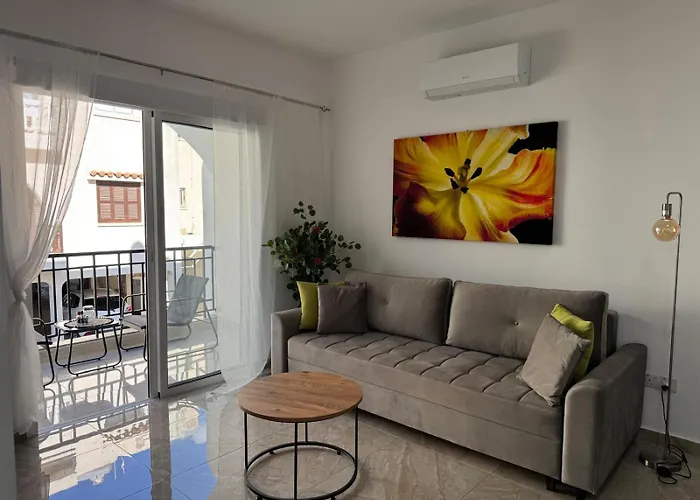 アパート Rock The Bay 1b, Paphos, *