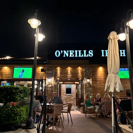 Rock The Bay 1b, Paphos, דירה *